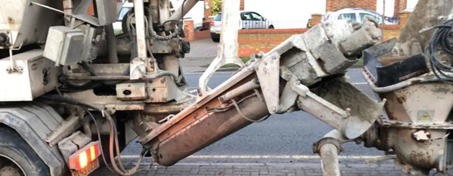 Top 6 Advantages of Hiring a Concrete Wheelbarrow Service in the UK